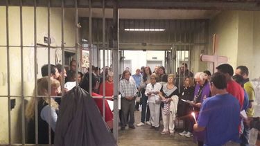 Monseñor Lozano rezó el Via Crucis en el Penal