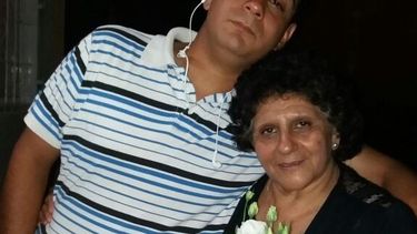 Rawson: perdió el celular con las fotos de su único hijo, que murió, y está desesperada