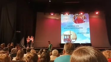 Así homenajearon a una querida fotógrafa sanjuanina fallecida mientras su hijo la reemplazaba entre lágrimas