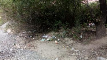 Indignación en Pedernal por la contaminación de algunos turistas