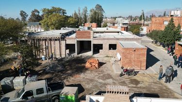 La superficie actual de la Morgue Judicial, donde se hacen las autopsias de los casos policiales de San Juan, es de 279,50 mts2 y la ampliación es de 166,50 mts2, generando una superficie total de 446 mts2.