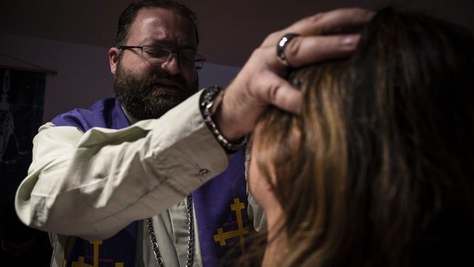 Escalofriante: filmaron a una mujer poseída en Angaco