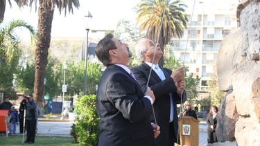 Con el izamiento de la bandera arrancaron los actos en el Día del Maestro