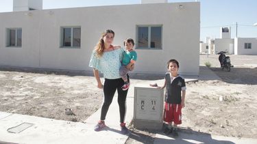 La emoción de dos familias que resultaron beneficiadas con casas