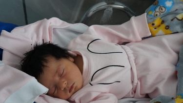 Mirella, la primera bebé del 2023 nacida en el Hospital Rawson