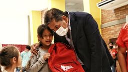 Sigue la entrega de kits escolares: más de 1200 en Santa Lucía