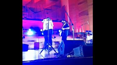 El sanjuanino le pidió casamiento a su novia en el recital de Los Rancheros.