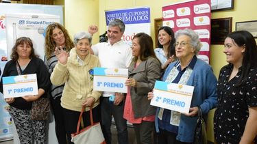 Entregaron premios de cupones no ganadores y Cruzada Solidaria