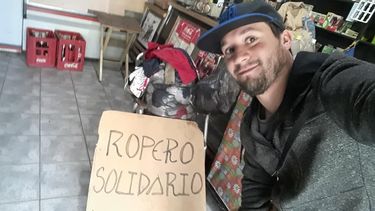 Un kiosquero rawsino armó un roperito comunitario: mirá cómo podés ayudar