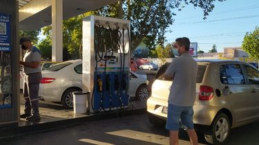 Por la suba de la nafta, los sanjuaninos aseguran que no usarán o usarán menos el auto