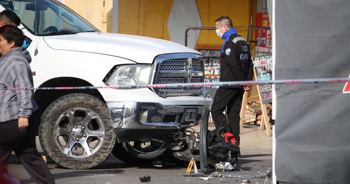 Una Motociclista Perdió La Vida Al Chocar Contra Una Camioneta En Rawson