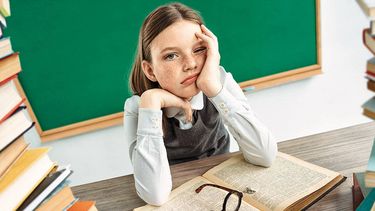 El nuevo negocio con la virtualidad educativa: cobran hasta $1.500 por hacerle las guías a los chicos