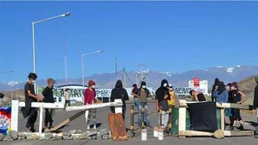 Manifestantes equipados para el choque cortaron el paso a Veladero 12 horas