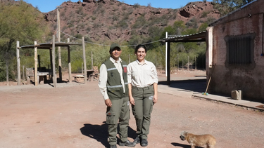 Sergio y María Sol, la pareja sanjuanina que vive en medio de la naturaleza, en una zona protegida de Jáchal.