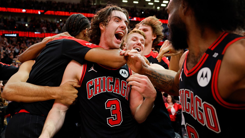 Video: la heroica victoria de Chicago Bulls sobre los Lakers con un triple de mitad de cancha