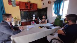 Reclamó porque su hija discapacitada no se pudo subir a la Red Tulum y la visitaron con una solución