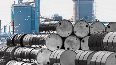 El petróleo se mantiene en la zona de los US$100 en medio de la liberación de barriles de reservas