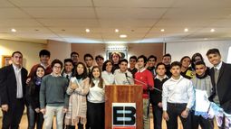 Alumnos de la Boero crearon un dispositivo para alimentar perros pequeños