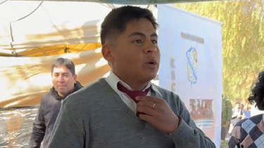 Video: un joven huaqueño le recitó a Orrego y encantó a todos con su talento