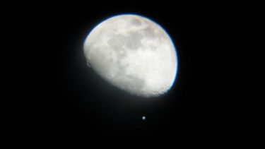 Los sanjuaninos pudieron ver cómo Júpiter quedó eclipsado por la Luna
