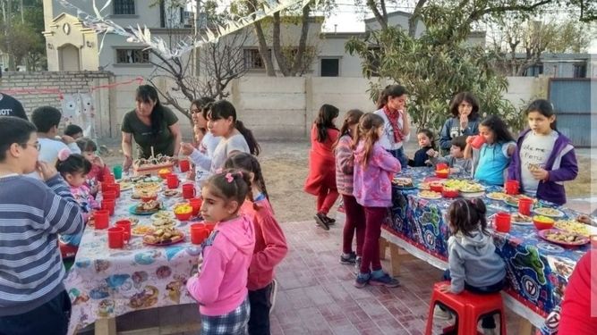 Un gigante de las galletitas le donó cientos de kilos de alimentos a merenderos de Rivadavia