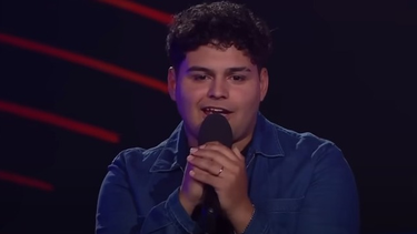 El sanjuanino Eduardo Desimone, perdió en el ring de La Voz, pero fue salvado por Soledad.