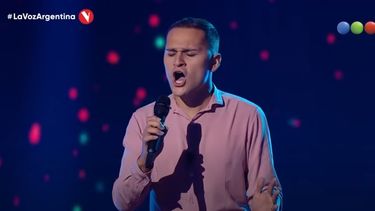 Video: un policía, el segundo sanjuanino en llegar a La Voz