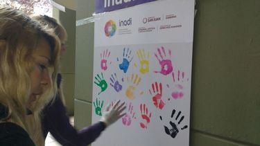 Pintada de manos contra la discriminación sexual