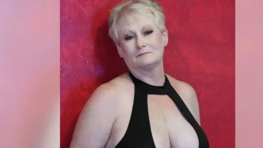 La abuelita que la rompe en Only Fans con 70 años