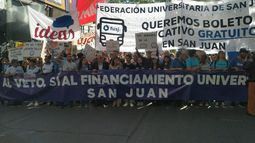 Miles de sanjuaninos bancaron a la UNSJ y marcharon contra el veto de Milei a la Ley de Financiamiento