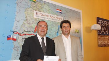 Gioja fue el primero que recibió las buenas noticias sobre la licitación de Agua Negra