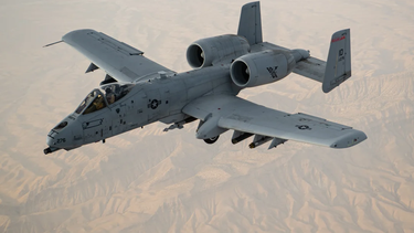 Dos aviones y dos helicópteros de Estados Unidos fueron alcanzados por fuego iraní; sigue la búsqueda de un piloto
