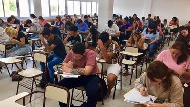 La UNSJ contiene a unos 25.000 alumnos contando todas sus unidades, incluidos los colegios preuniversitarios.