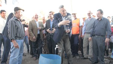 Gioja chayó para inaugurar el agua potable en Colonia Rodas