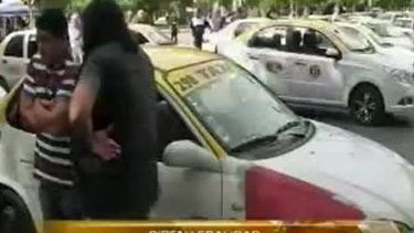 Taxistas reclamaron por mayor control y cortaron calles