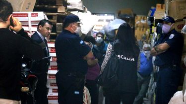 Irresponsable: dueño de un conocido local de ropa hacía trabajar a sus empleados en la cuarentena