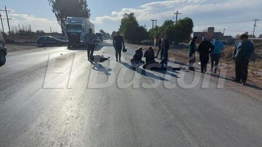 Fuerte choque entre un auto y una moto dejó a un hombre con graves heridas&nbsp;