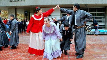 Sembrando Ilusiones bailó por la Patria en la Municipalidad capitalina