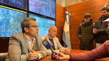 Docentes frente al Centro Cívico tras la propuesta oficial: el gobierno advierte que no permitirá acampes