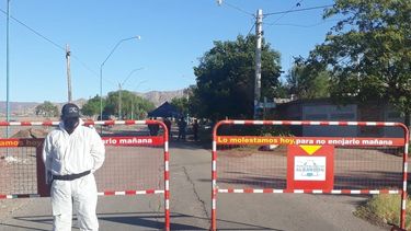 En busca de casos de COVID-19, cerraron uno de los barrios más grande de Albardón