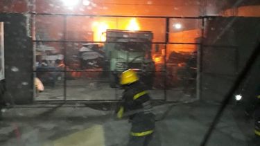Noche de viento, caída de ramas y un incendio brutal en Caucete