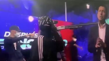 Narcos armados ingresaron a un canal de televisión en vivo en Ecuador