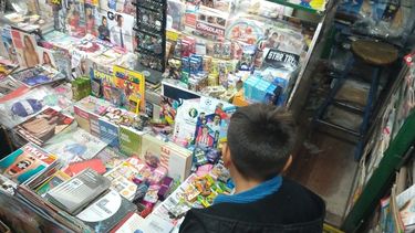 Como en los viejos tiempos: las figuritas de la Copa América se vuelan en San Juan