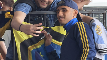 boca fue recibido por una marea de hinchas en guayaquil y define el once para la cita copera boca fue recibido por una marea de hinchas en guayaquil y define el once para la cita copera