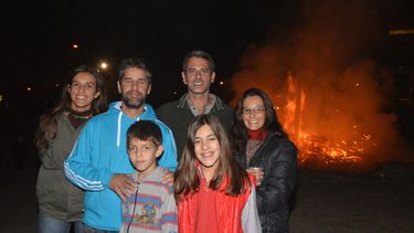 Las familias fueron las protagonistas de la fogata de San Juan