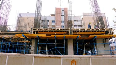 El que será uno de los edificios más altos de San Juan ya muestra sus primeros pisos: mirá cómo va