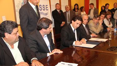 OSSE y municipios firman convenios por cloacas
