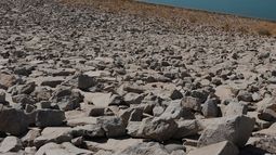 El dique Ullum ya se encuentra por debajo de los 760 msnm, su cota de seguridad, en un sistema de embalses que acumula un déficit de 19,2 hm³ de agua. El dique Ullum ya se encuentra por debajo de los 760 msnm, su cota de seguridad, en un sistema de embalses que acumula un déficit de 19,2 hm³ de agua.