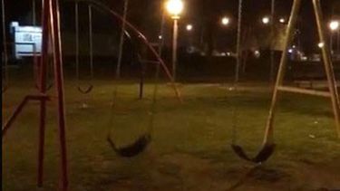 ¿Fantasmas? revuelo en Rawson por el tenebroso video de juegos que se mueven solos en una plaza