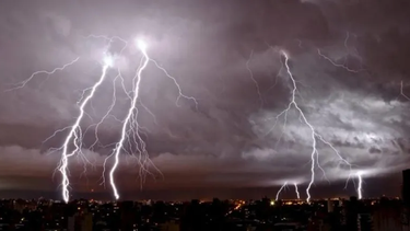 En Sarmiento acusan a emprendimientos agrícolas de rompertormentas.